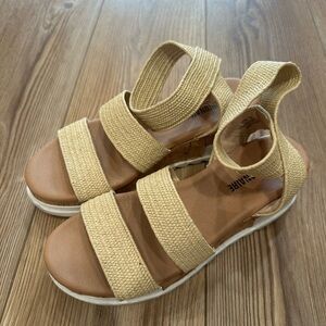 Cushionaire Women’s Tan Straw Strappy Platform Sandals